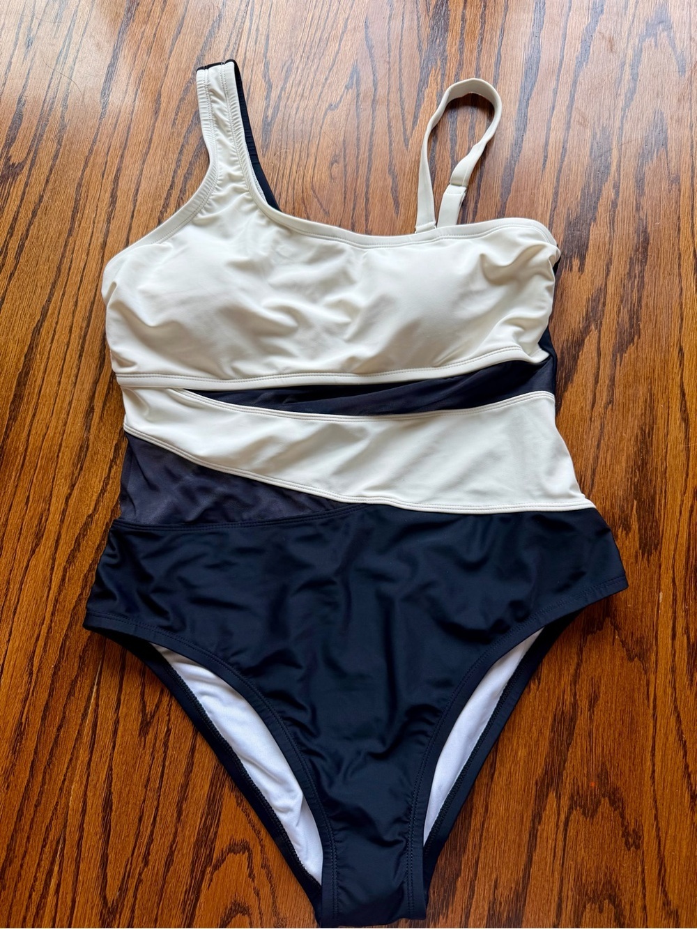 Cupshe Colorblock One-Shoulder One-Piece Swimsuit in Cream, Gray & Black 14 NWT - Picture 5 of 12